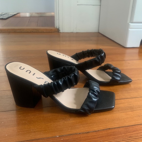 Square Toe Heels - Picture 2 of 3